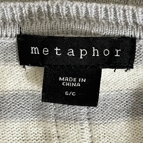 Metaphor sz sm sweater gray/ white back button accent - Picture 10 of 12